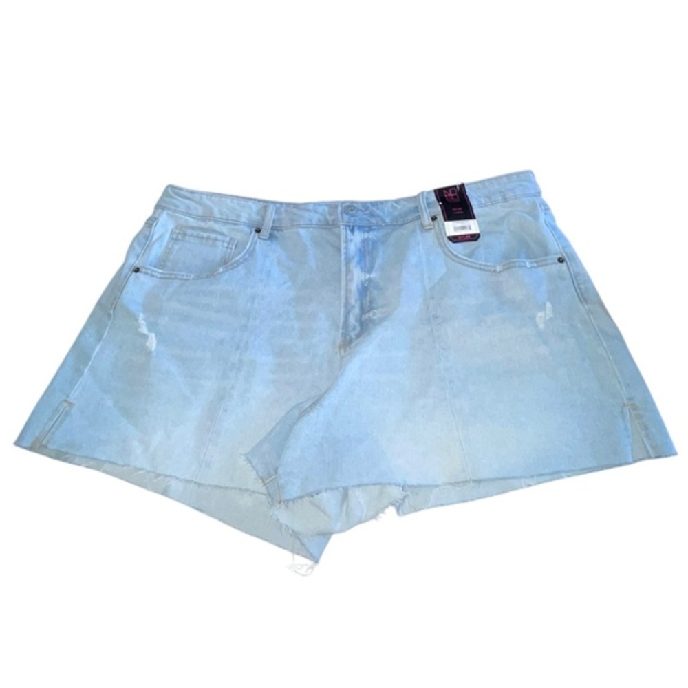 BNWT No Boundaries High Rise 3” Inseam Denim Shorts (Light Wash, 21)